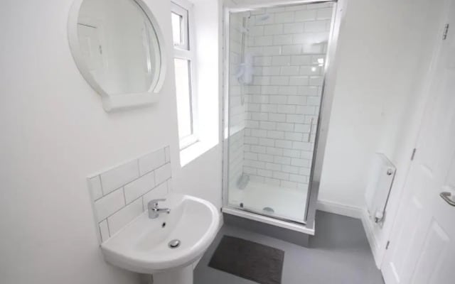 Stylish 7 Bed House, close to City Centre