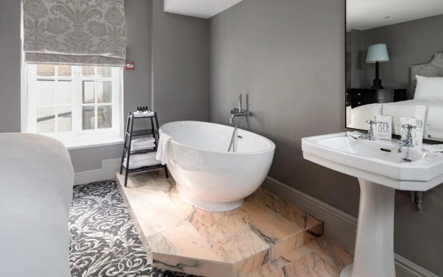 No. 30 Knightsbridge