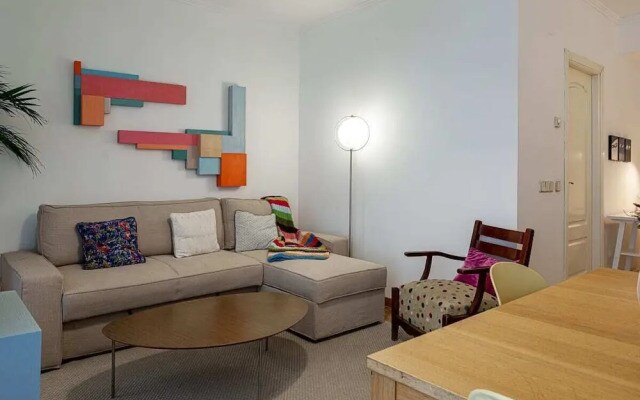 Cute 1 Bed Flat w Balcony, 2 min to Metro
