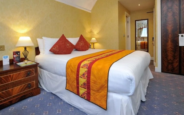 Best Western Plus Grim's Dyke Hotel