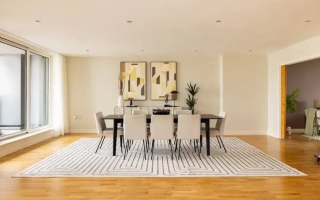 The Riverside Residence - 3bdr Flat With Balcony