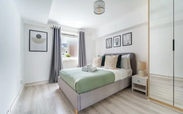 Stylish 1-Bedroom with Balcony near Soho
