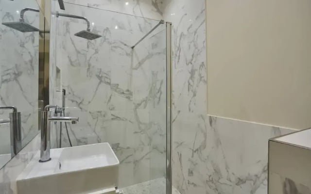 Sublime Apartment in the Heart of Paris 10 People