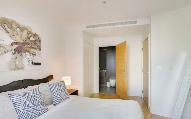 St Georges Wharf Serviced Apartments - House of Moli