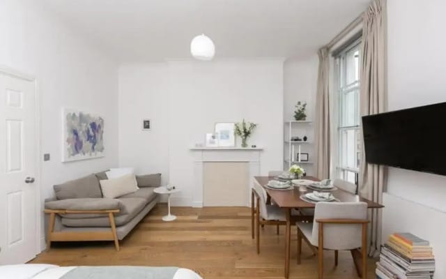 Light Filled Studio With View of Regents Park