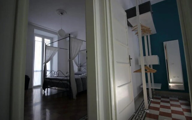 Charming Apartment Near Piramide