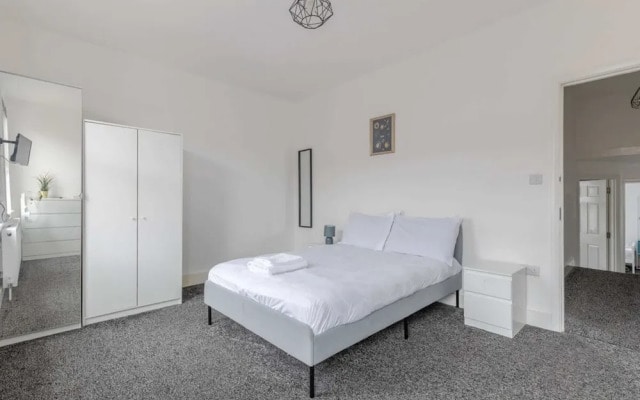 Spacious & Newly Renovated 4BD House East Ham!