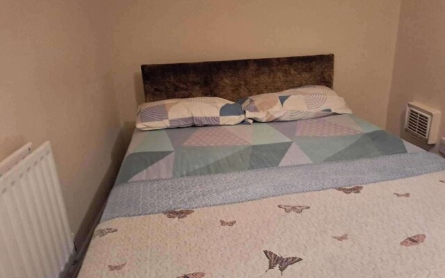 Apartment Sleeps 3 - Garden, Pets Welcome