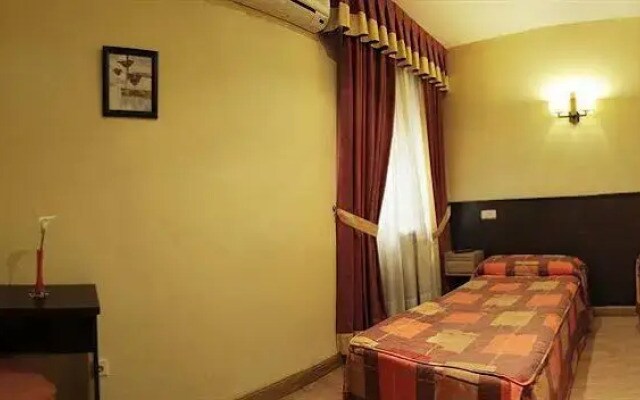 Hostal Las Cortes