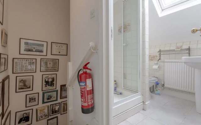 3 Bedroom Family House With Garden
