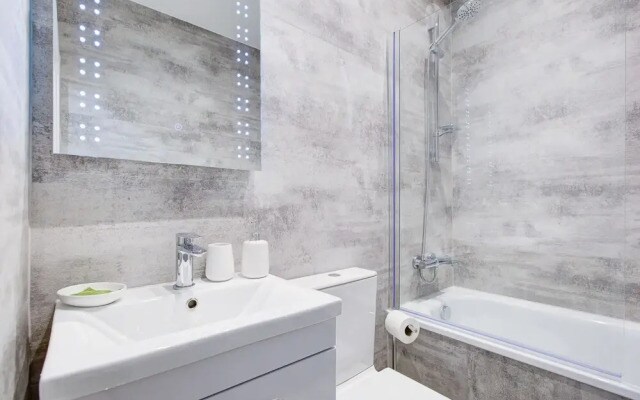 Beautiful 1-bed Apartment in Cheam, Sutton