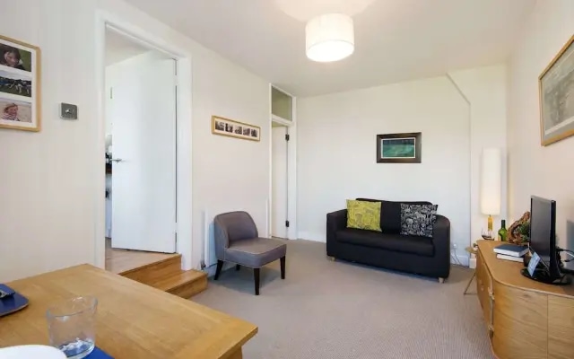 Bright Queen Alexandra Apartment - MPN