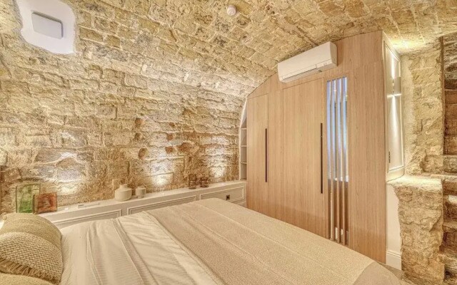 Central Historic Loft by Architect, Near Louvre