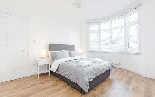 Modern & Spacious 3BR Terraced House