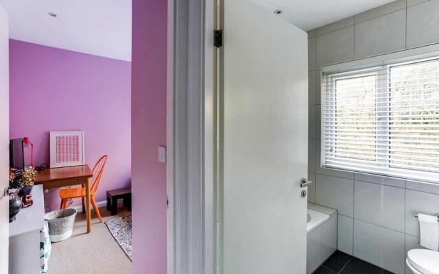 Bright 3 Bedroom Trendy Home by Hampstead