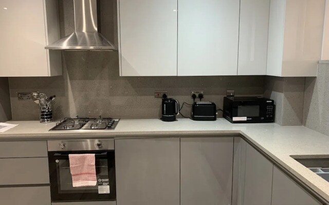Stunning 2-bed Apartment in Barking