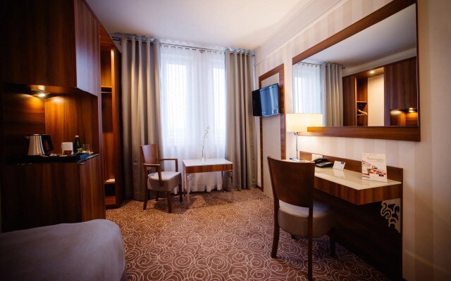 Hotel Lord Warsaw Airport