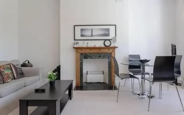 Elegant 2 Bedroom Earls Court Apartment