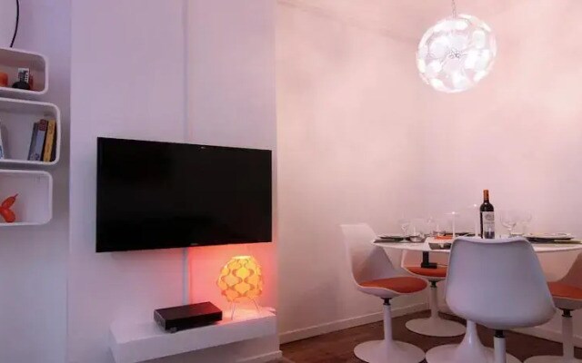 Champs-Elysées Design Apartment