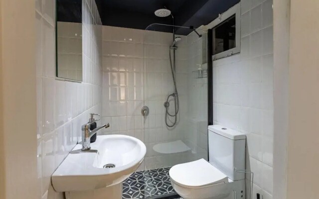 Flat 5 Min to Taksim With Backyard in Cihangir