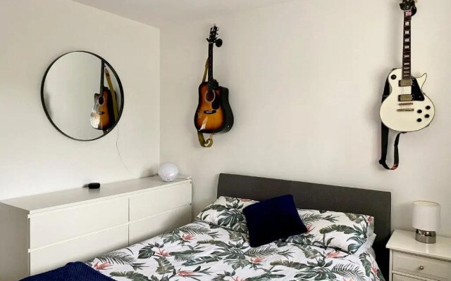Cosy Flat - Access to City Centre/Airport/Stadiums