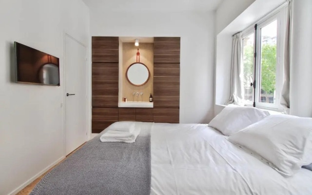 Louvre Luxury apartment
