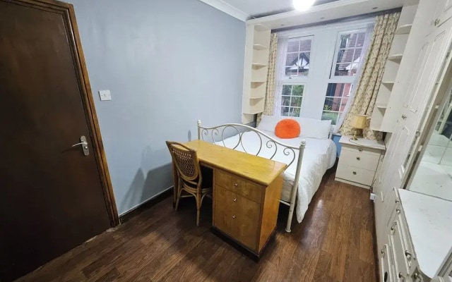 SnoozeDen Wellesley – Near to Slough Station