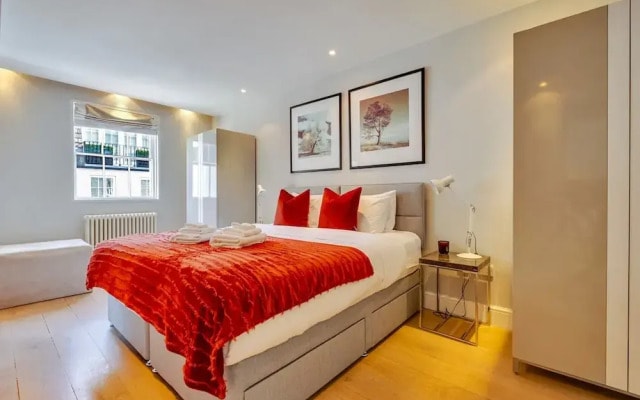 Luxe 4-bed Mews Home - 10 min to Harrods
