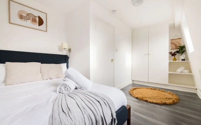 Stylish 2 Bedroom Apartment - Shepherd s Bush