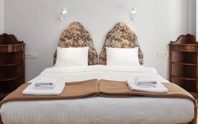 Chiconomy Suites