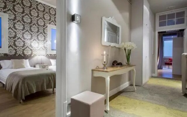 BacHome Gallery B&B