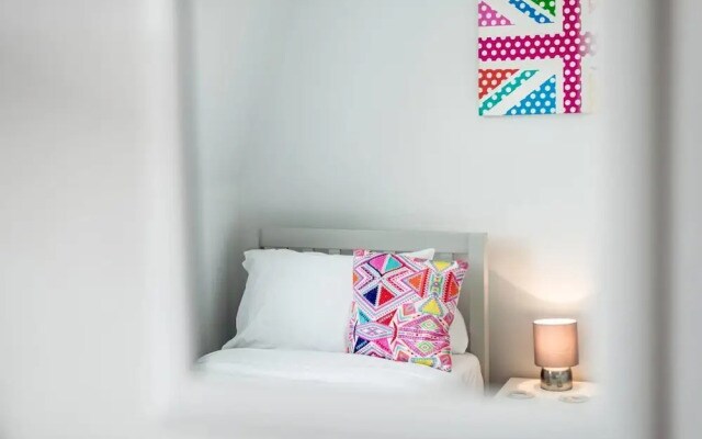 Bright Large Home in Clapham, Sleeps 8!