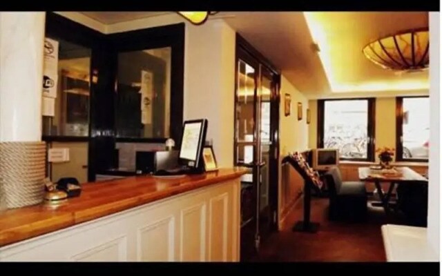 Hotel Omega