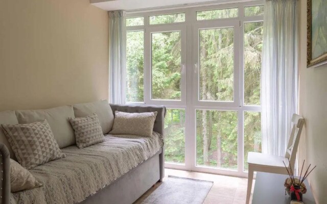 Family-friendly 2 rooms apartment with view to a forest