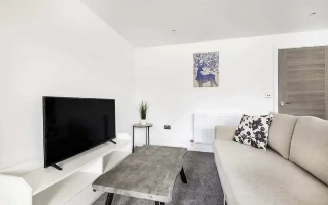 Modern 2bed Apartment-ground Floor-free Parking