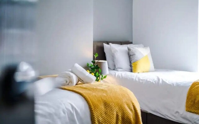 Perfect for Business Large Groups Sleeps 8