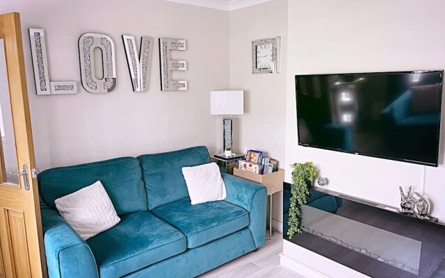The Serene Stays Sleeps 6 With Garden