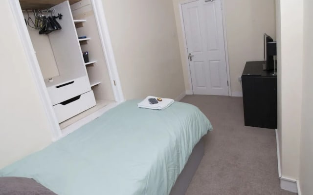 Elegant Rooms in a Quiet Location