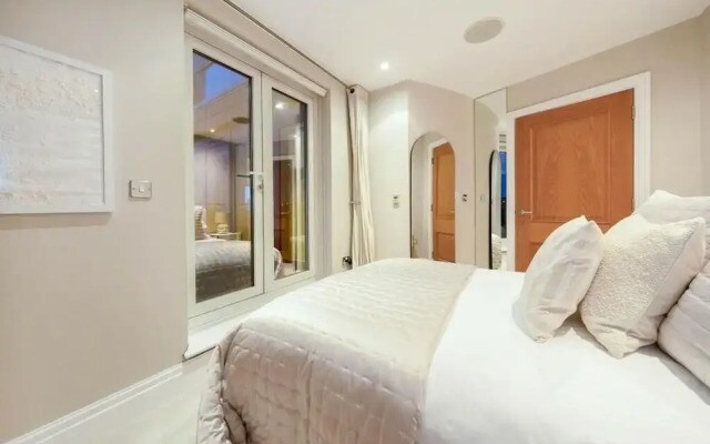 Riverside Retreat in Central London