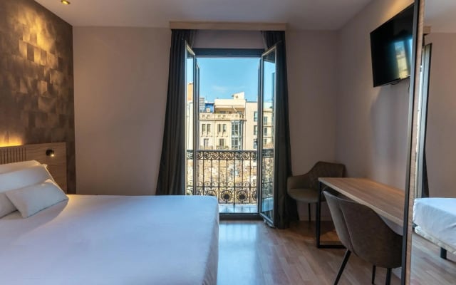 Отель Petit Palace Eixample