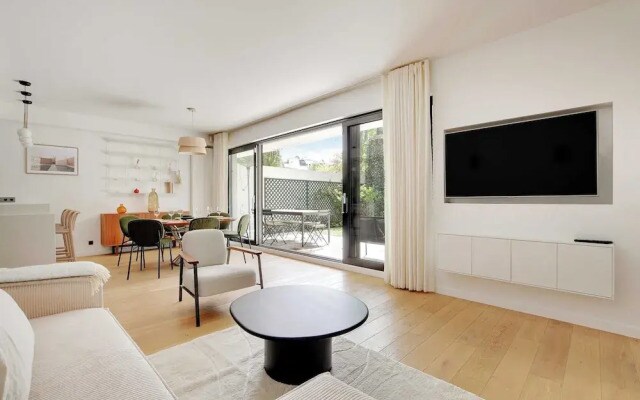 Passy / Eiffel Tower - Amazing 2BR With Garden