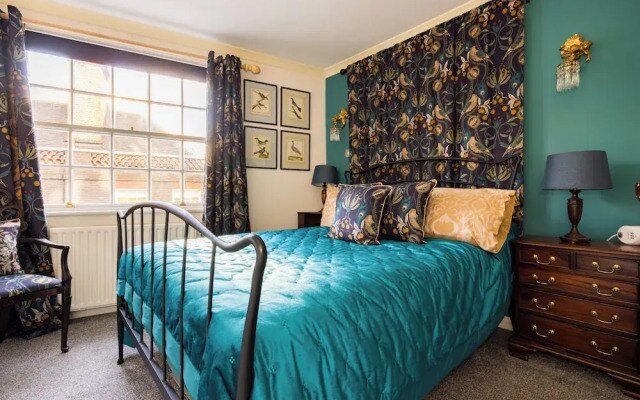 Mayfair 9-bed Townhouse - Sleeps 16, Patio & Ac