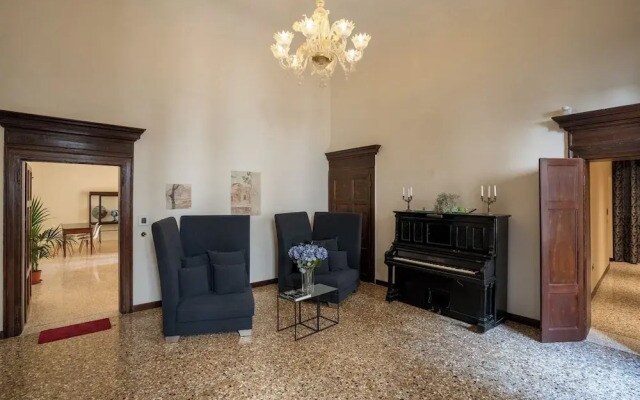 Ca' Longo Palace Apartments