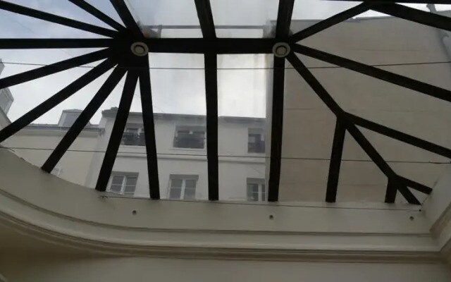 Sunny Apartment in Opera Louvre