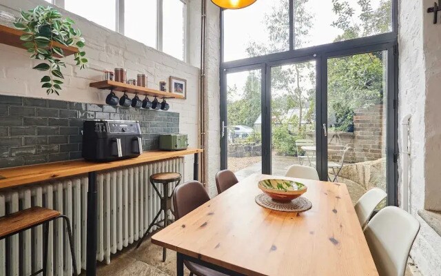 Host Stay The Artist s House