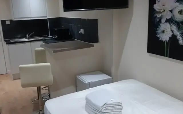 Budget Ensuite Room in Thamesmead