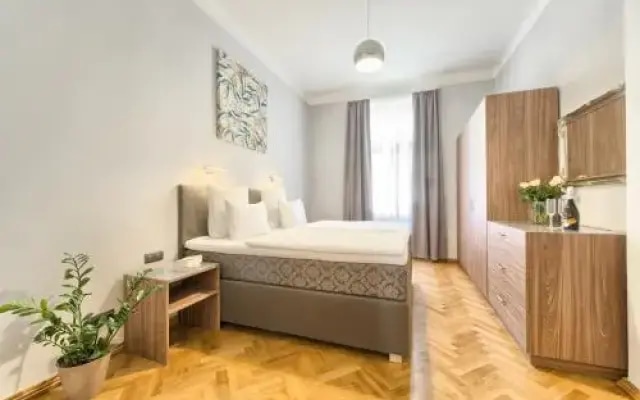 Spacious And Bright Apartment Dusni 13