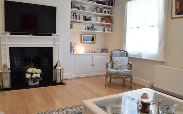 2 Bedroom House in Chelsea