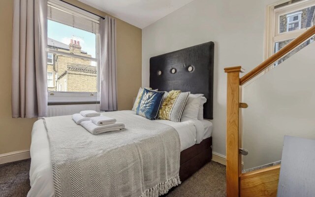 Spacious 2 Bed Flat Near High Street Kensington