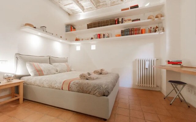 Gonfalone Apartment